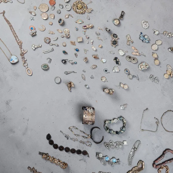 ANTIQUE BROCHES, NECKLACES, EARINGS, BRACELETS & NECKLACE PENDENTS☺️ - Picture 7 of 15